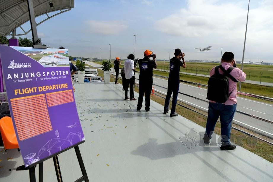 Harian Metro A new spot to check out planes.